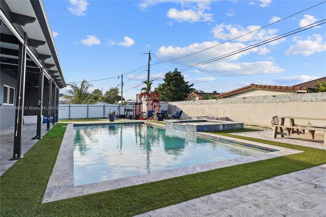 9795 NW 27th Ter, Doral, FL 33172