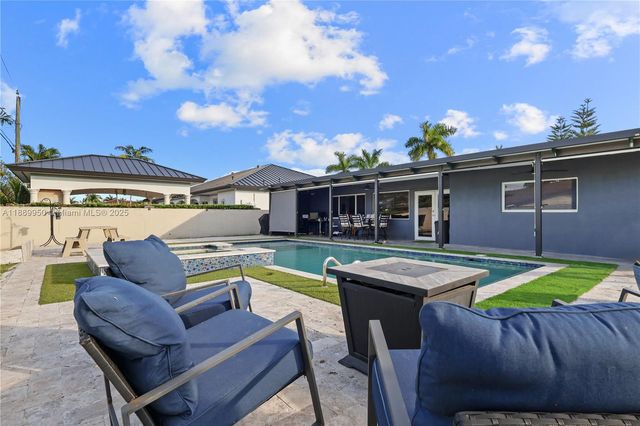 9795 NW 27th Ter, Doral, FL 33172