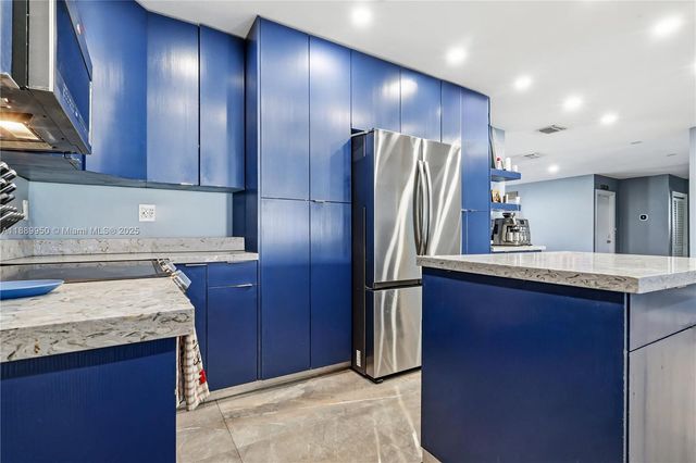 9795 NW 27th Ter, Doral, FL 33172