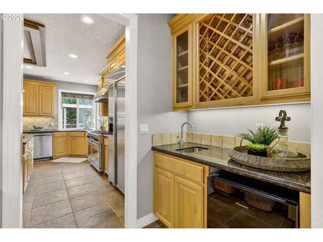 11737 Se BROCKENHURST Cir, Happy Valley, OR 97086