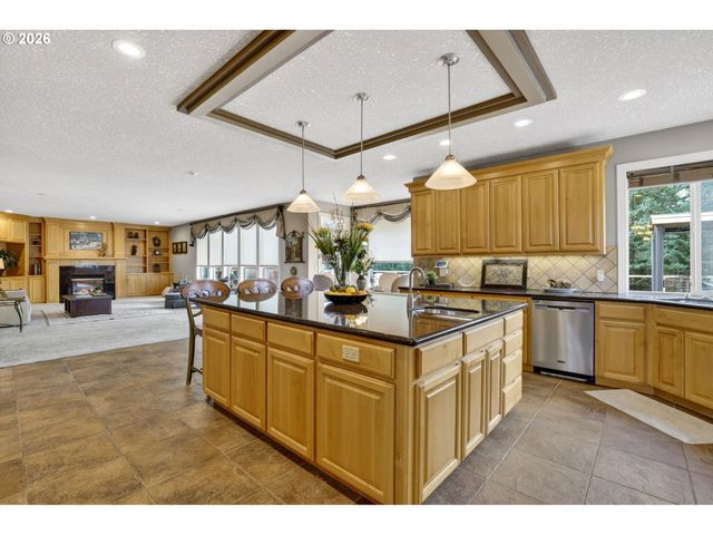 11737 Se BROCKENHURST Cir, Happy Valley, OR 97086