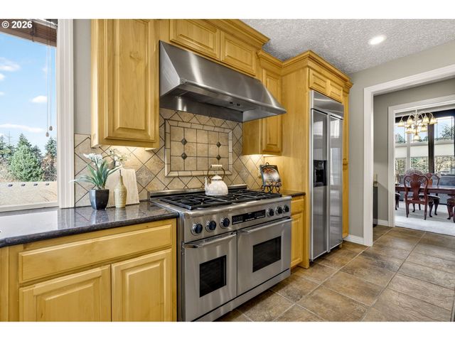 11737 Se BROCKENHURST Cir, Happy Valley, OR 97086