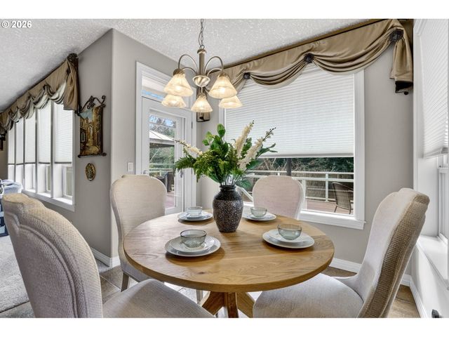 11737 Se BROCKENHURST Cir, Happy Valley, OR 97086