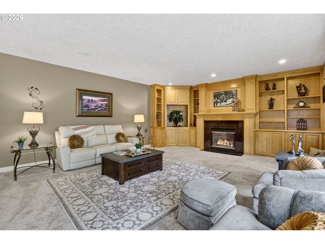 11737 Se BROCKENHURST Cir, Happy Valley, OR 97086