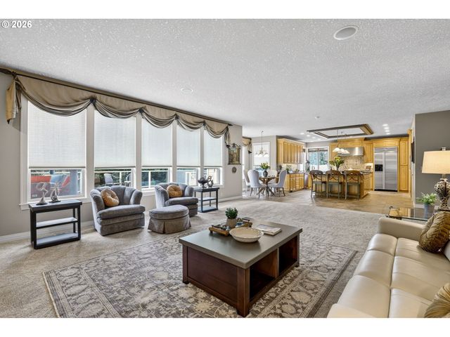 11737 Se BROCKENHURST Cir, Happy Valley, OR 97086