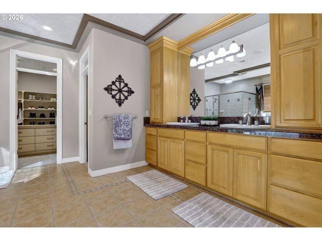 11737 Se BROCKENHURST Cir, Happy Valley, OR 97086