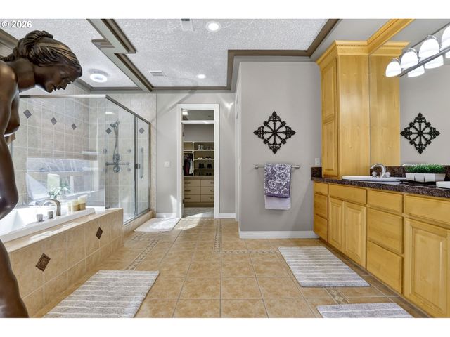 11737 Se BROCKENHURST Cir, Happy Valley, OR 97086