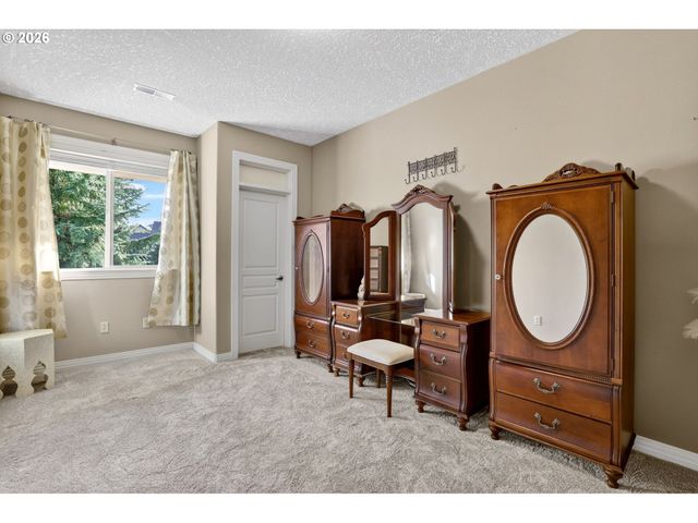 11737 Se BROCKENHURST Cir, Happy Valley, OR 97086