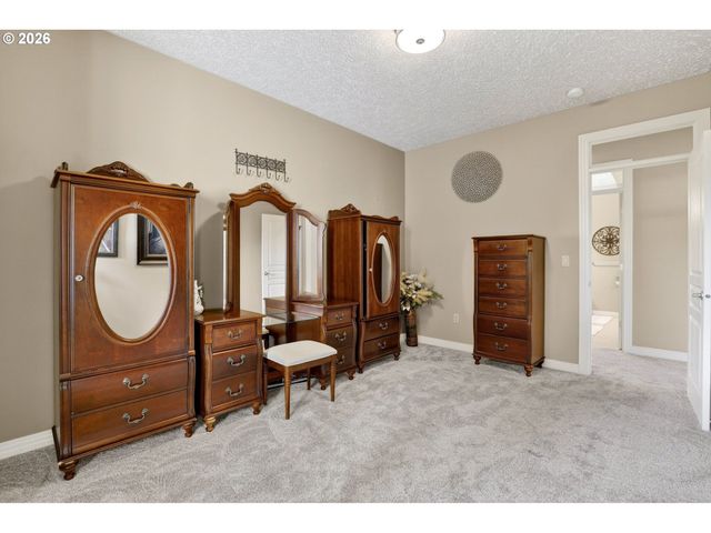 11737 Se BROCKENHURST Cir, Happy Valley, OR 97086