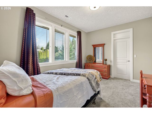 11737 Se BROCKENHURST Cir, Happy Valley, OR 97086