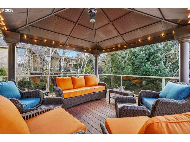 11737 Se BROCKENHURST Cir, Happy Valley, OR 97086