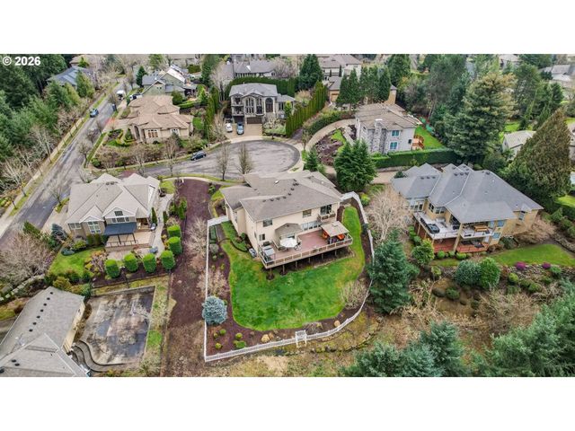 11737 Se BROCKENHURST Cir, Happy Valley, OR 97086