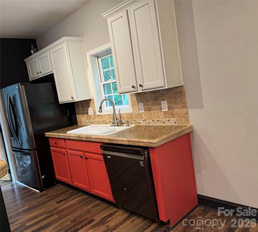 1886 Old Linville Road, Marion, NC 28752
