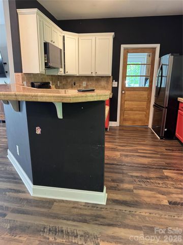 1886 Old Linville Road, Marion, NC 28752