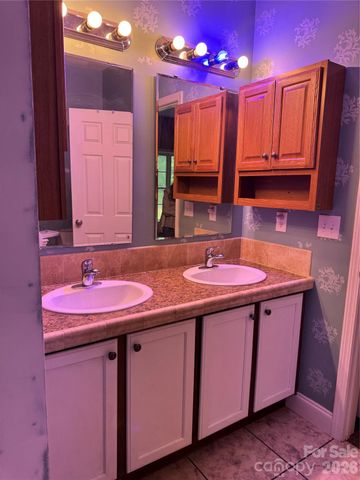1886 Old Linville Road, Marion, NC 28752