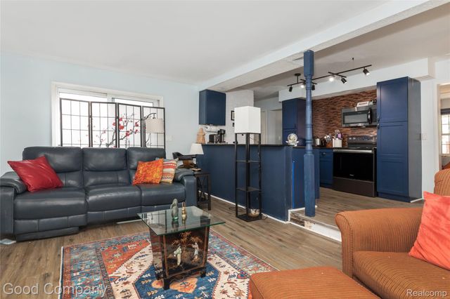 349 Fisher Court, Clawson, MI 48017