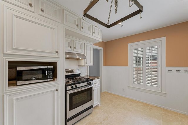 6645 Fairfield Street, Houston, TX 77023