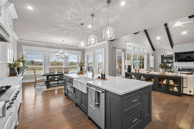 4713 W Persimmon Street, Fayetteville, AR 72704
