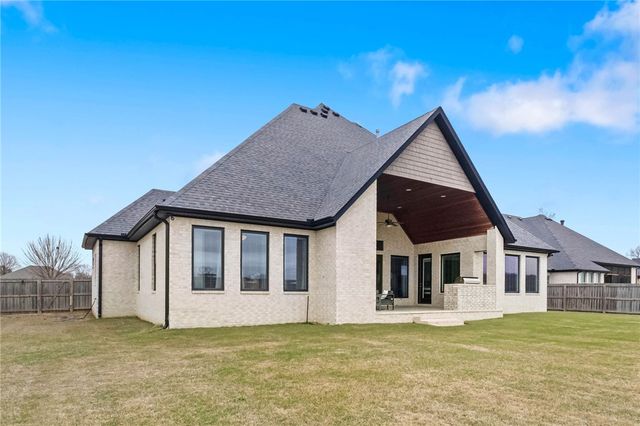 4713 W Persimmon Street, Fayetteville, AR 72704