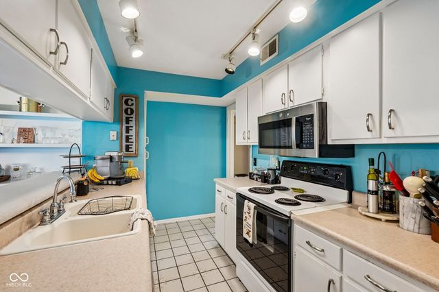 5022 Allisonville Road C, Indianapolis, IN 46205