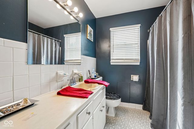 5022 Allisonville Road C, Indianapolis, IN 46205
