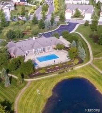 28260 Cottage Lane, New Hudson, MI 48165