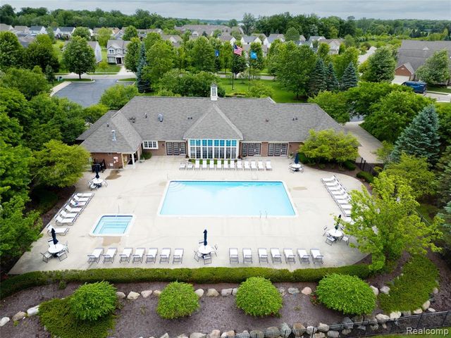 28260 Cottage Lane, New Hudson, MI 48165