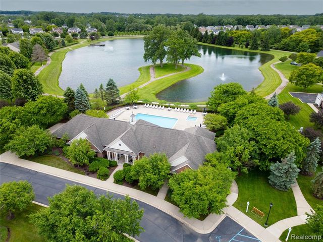28260 Cottage Lane, New Hudson, MI 48165