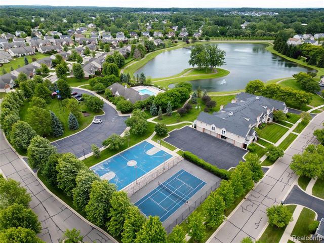 28260 Cottage Lane, New Hudson, MI 48165