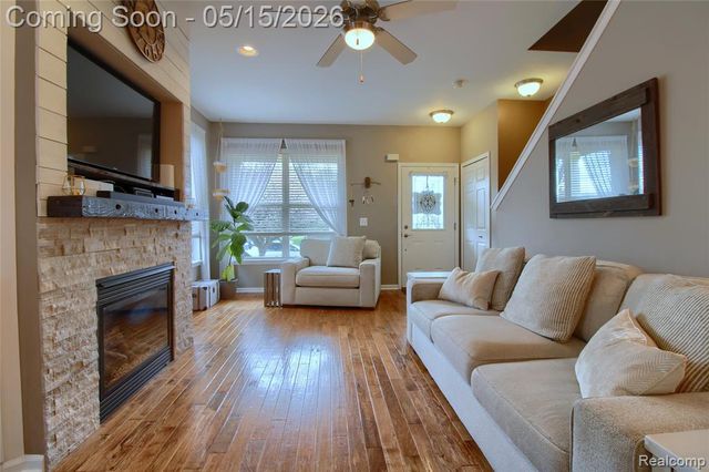 28260 Cottage Lane, New Hudson, MI 48165