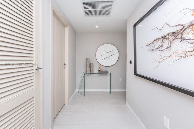 1000 Brickell Plaza 3201, Miami, FL 33131