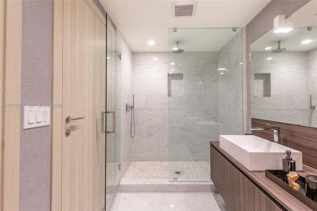 1000 Brickell Plaza 3201, Miami, FL 33131