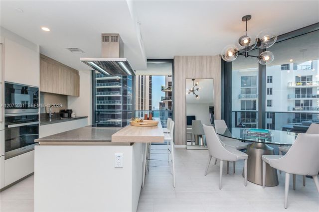 1000 Brickell Plaza 3201, Miami, FL 33131