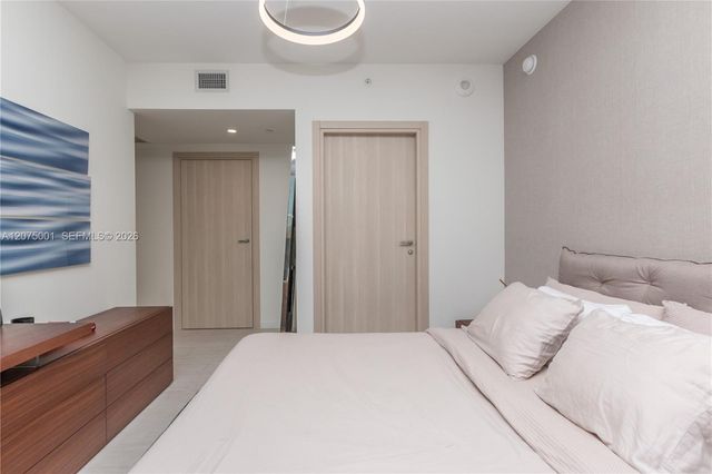 1000 Brickell Plaza 3201, Miami, FL 33131