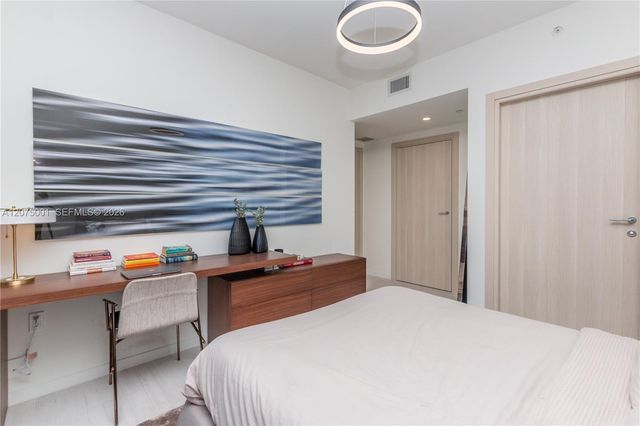 1000 Brickell Plaza 3201, Miami, FL 33131