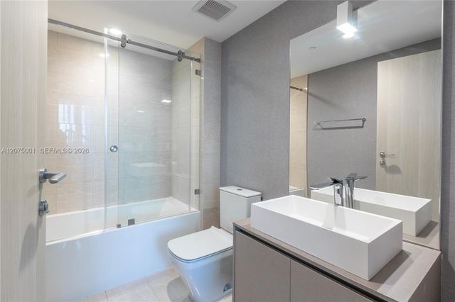 1000 Brickell Plaza 3201, Miami, FL 33131