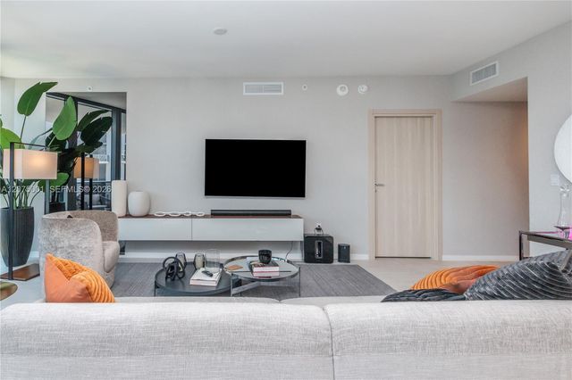 1000 Brickell Plaza 3201, Miami, FL 33131