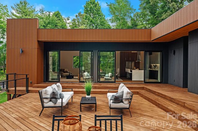 200 Manchester Way, Mills River, NC 28759