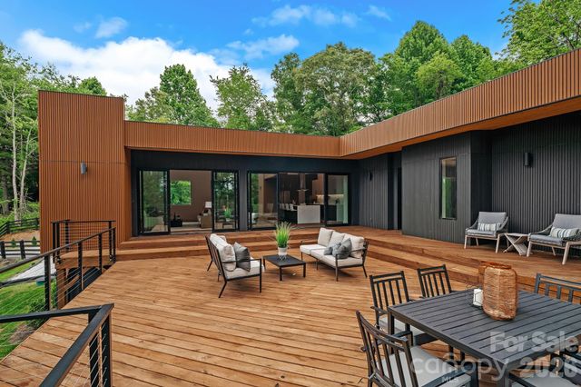 200 Manchester Way, Mills River, NC 28759