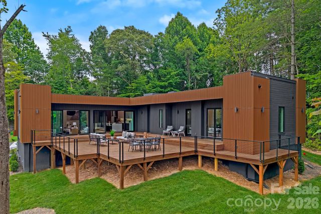 200 Manchester Way, Mills River, NC 28759