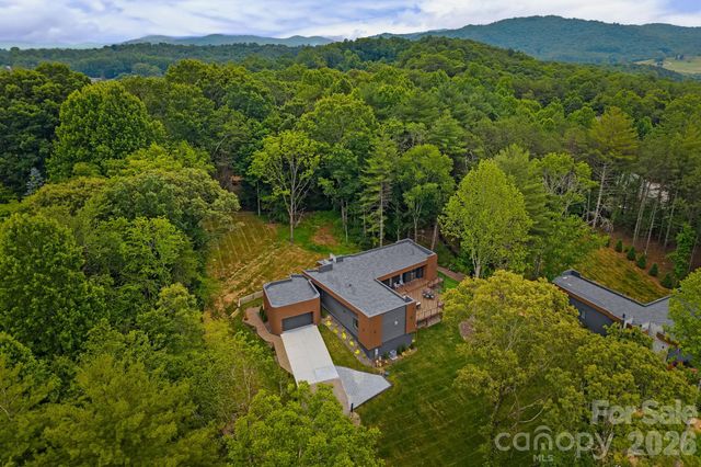 200 Manchester Way, Mills River, NC 28759
