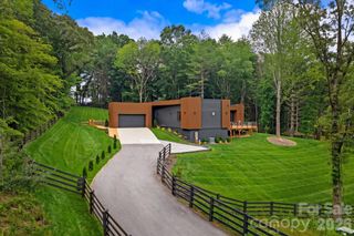 200 Manchester Way, Mills River, NC 28759