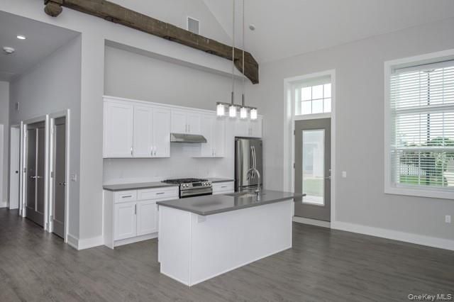 75 Circle Drive 84-101, Central Islip, NY 11722