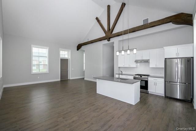 75 Circle Drive 84-101, Central Islip, NY 11722