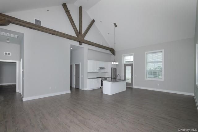 75 Circle Drive 84-101, Central Islip, NY 11722