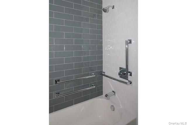 75 Circle Drive 84-101, Central Islip, NY 11722