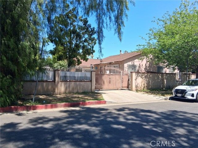 7502 Remmet Avenue, Canoga Park (los Angeles), CA 91303