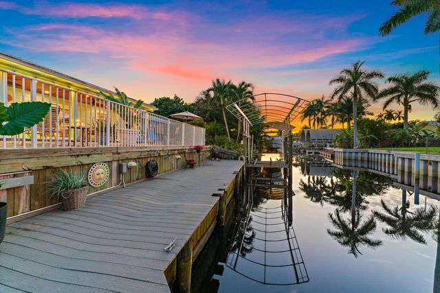 581 SW Timber Trail, Stuart, FL 34997