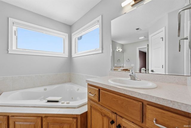 14713 Settlers Trail, Leo, IN 46765