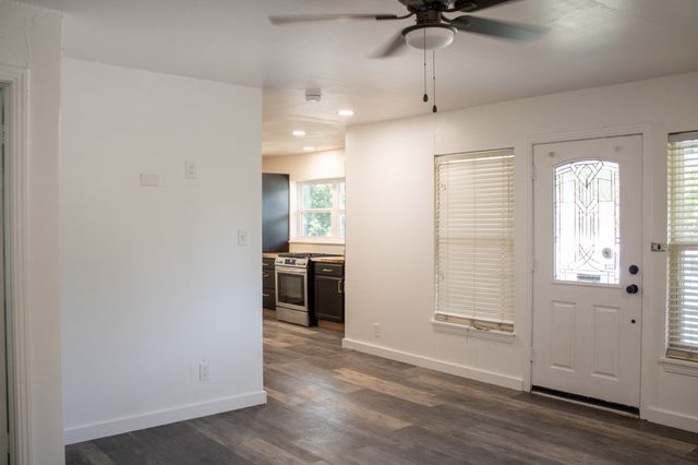 3825 W Spurgeon Street, Fort Worth, TX 76133
